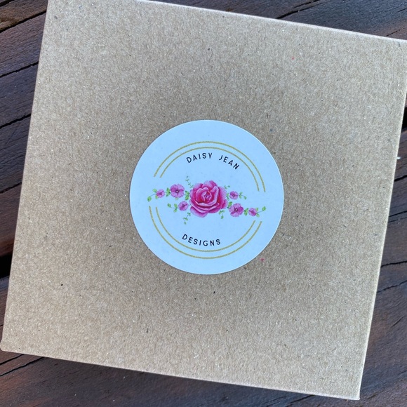 NIB ~ CUSTOM MADE ~ DAISY JEAN DESIGN BURLESQUE FAN BROOCH - Picture 4 of 4